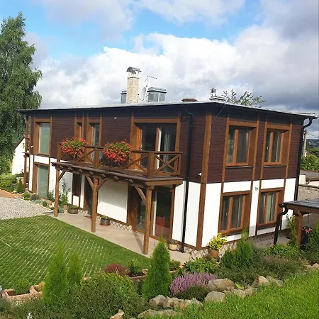 Leo Villa